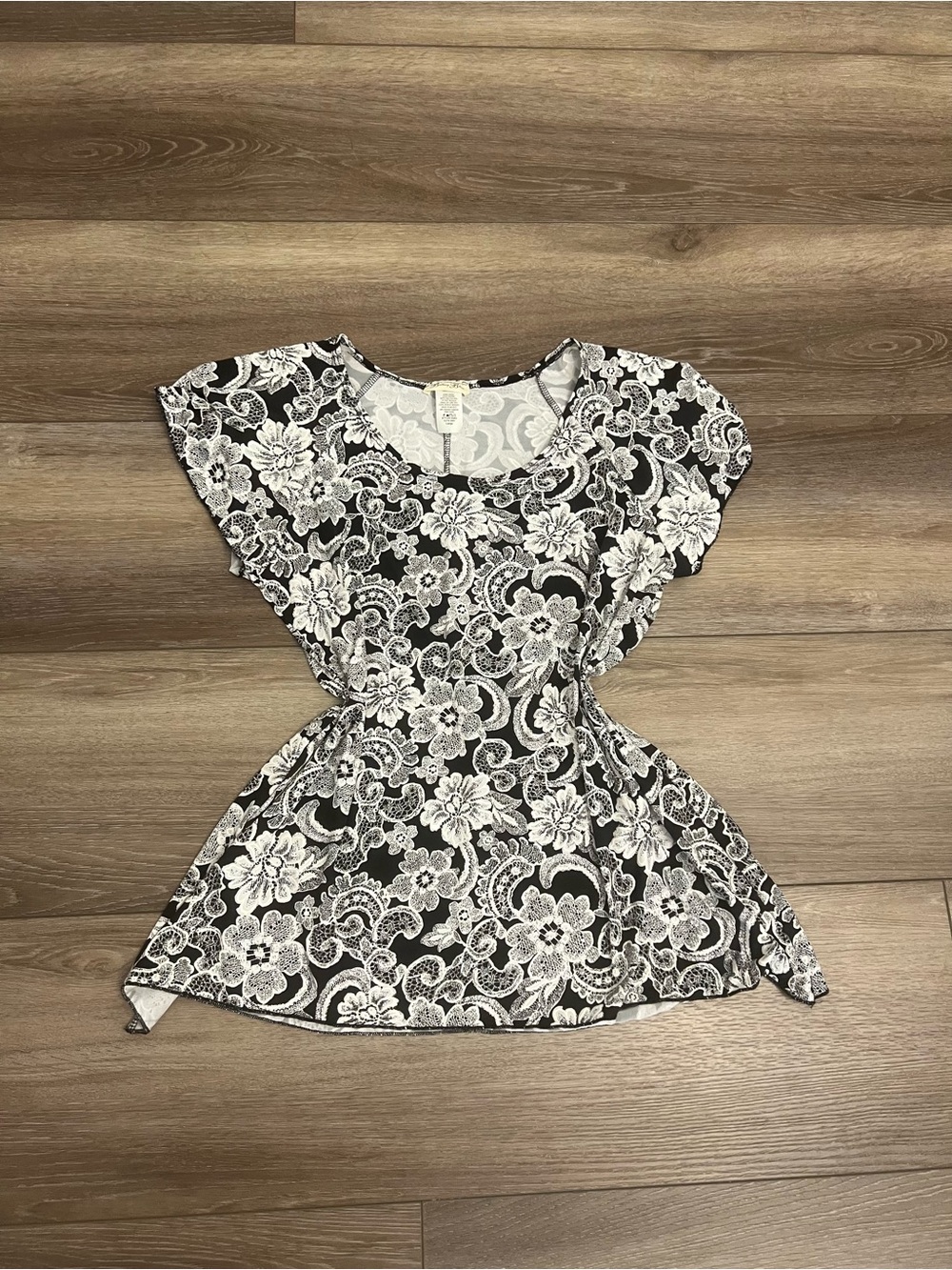 Women’s Black Floral Lace-Print Short Sleeve Top
